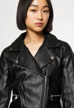 Vero Moda Petite Nicole Short Coated - Imitatieleren Jas - Black -Vero Moda Winkel fe2d7e50359241dd87cb590bfd72f7a9